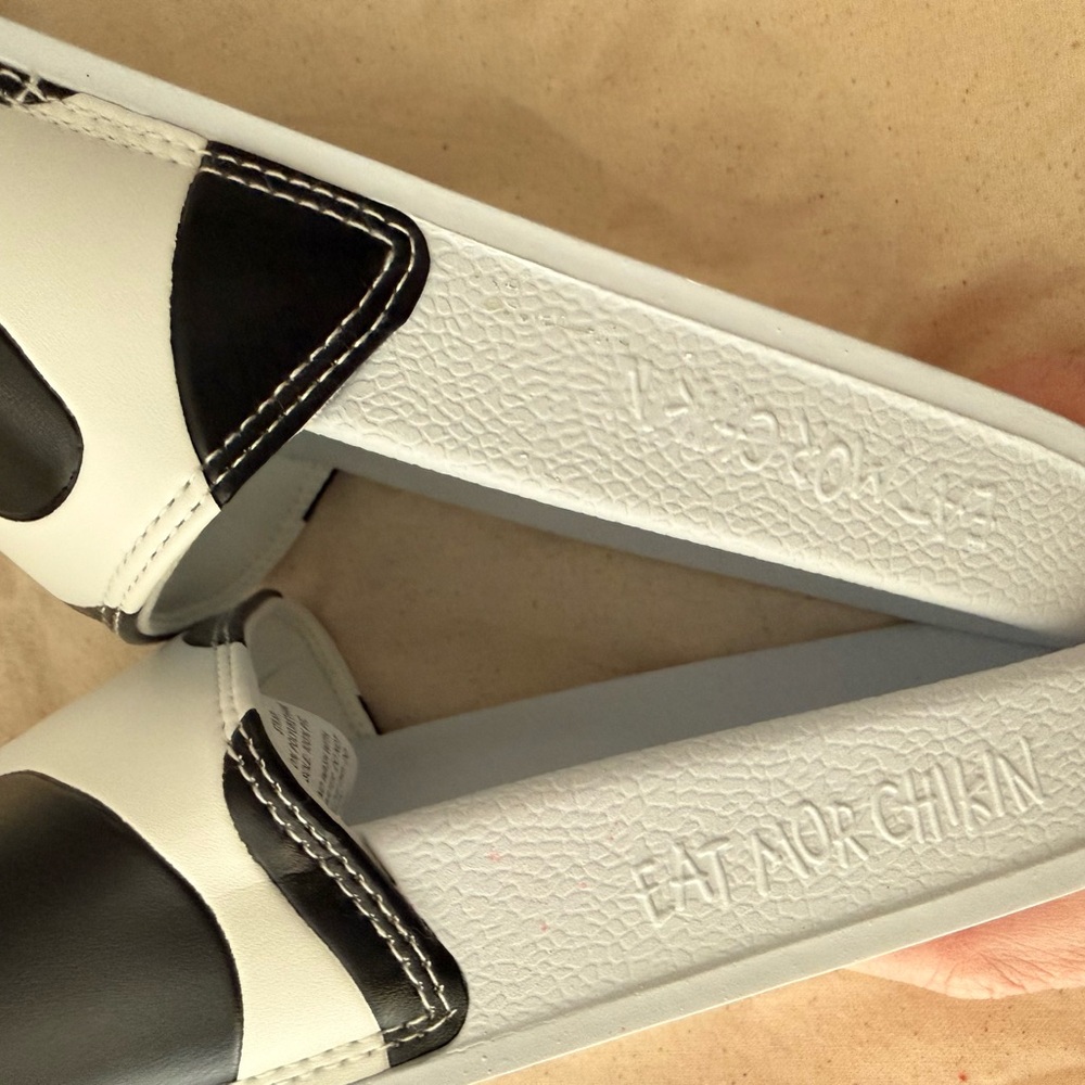 Chick-fil-A Cow Slides + Cooler Pouch + “Eat Mor Chikin” Tote (NWT) - Picture 12 of 12